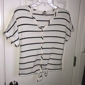 ⚡️BLACK AND WHITE TOP⚡️